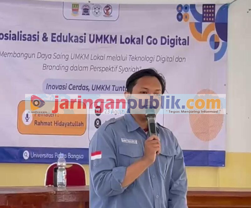 KKN ini bertajuk Digitalisasi Usaha Mikro, Kecil dan Menengah (UMKM) yang bertujuan untuk mendorong pelaku UMKM lokal agar lebih optimal memanfaatkan media digital dalam memasarkan produk - produk yang mereka jual ditengah ketatnya persaingan bisnis saat ini.